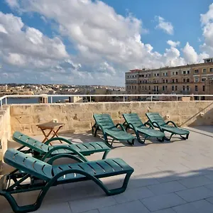 https://vallettastay-lucky-star-two-bedroom-apartment-303.hotelssaintjulians.com